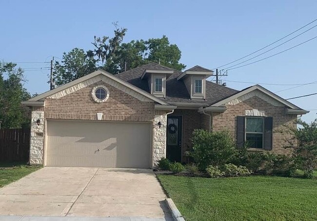 Building Photo - 519 Moore St