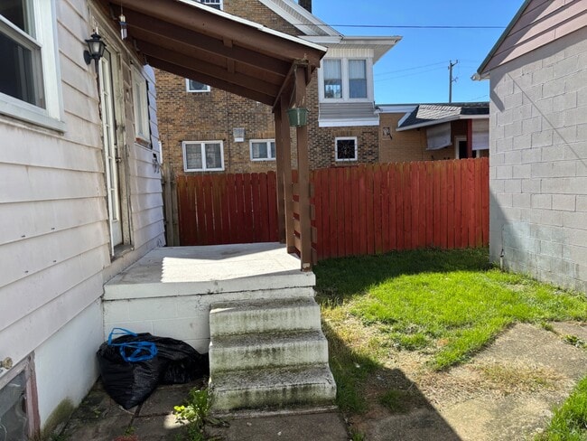 Photo - 2628 W Chestnut Ave