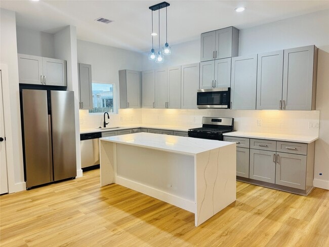 Building Photo - 9362 Starfire Ln