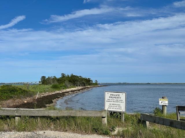 Photo - 24 E Point Ln House