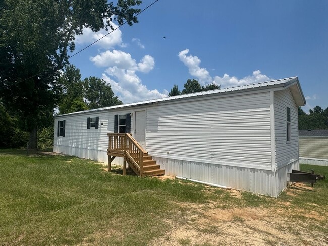 Building Photo - Charming 3/1 Mobile Home in Quiet Park w/ Well, Septic, & Lawn Maintenance