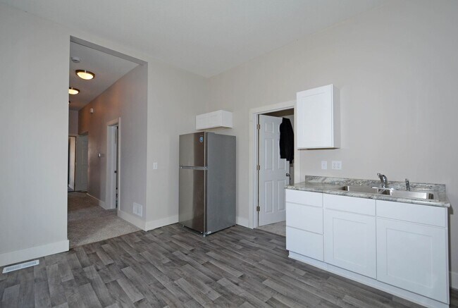 Photo - 294 Winifred St E Unidad 1