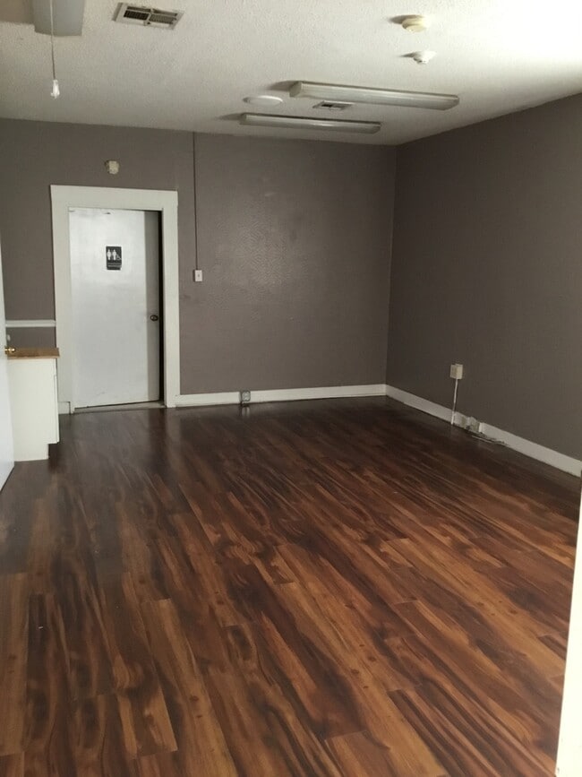 Photo - 2653 Malcolm-