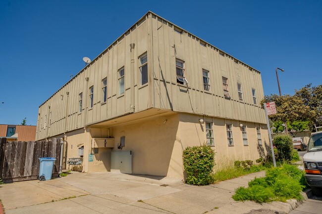 Building Photo - 1467 Russell St Unit 2