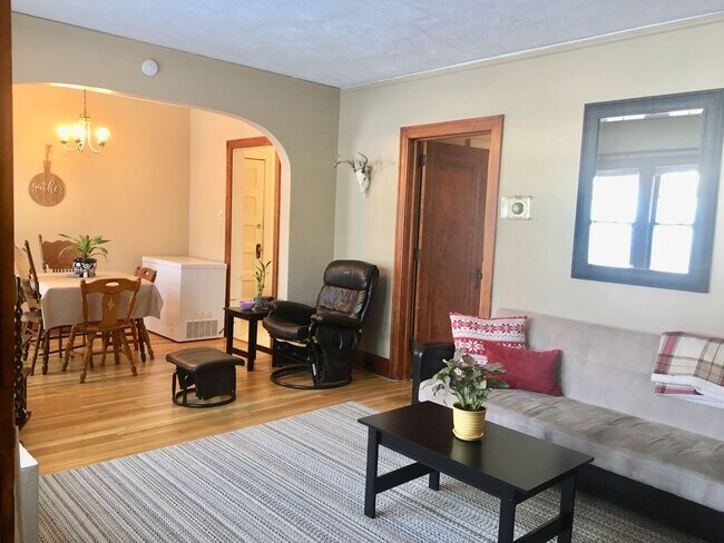 Photo - 908 E 4th St Unit 1