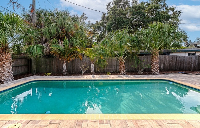 Photo - 5823 22nd St W