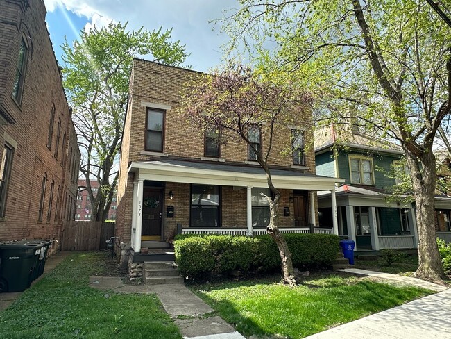 Building Photo - Mt Pleasant Ave 1073-1075 GW2 Unit 1075