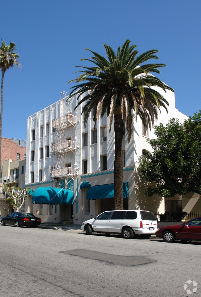 320 S Manhattan Pl.