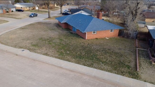 Photo - 5 Bedroom 2 Bath Available!!