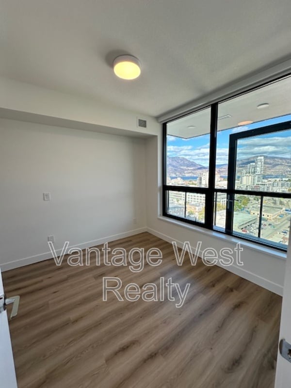 Photo - 1488 Bertram St