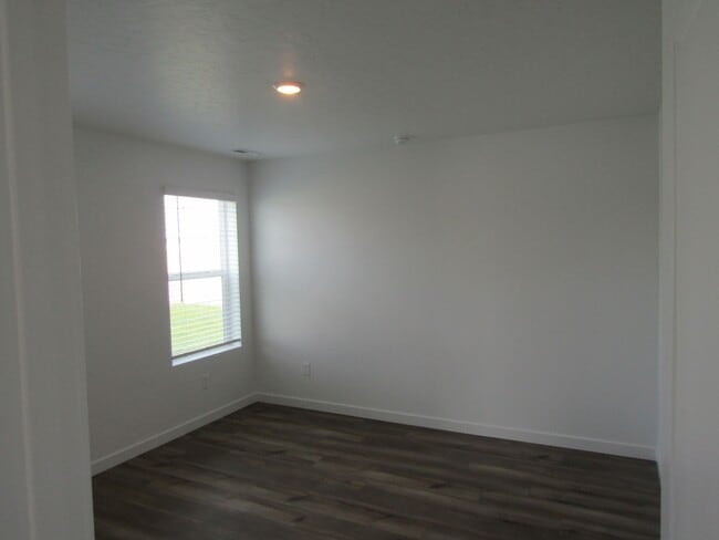 Photo - 329 Persian Ave