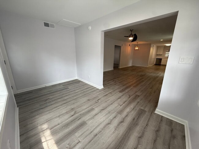 Photo - 120 N Pinewood Dr Unit 1