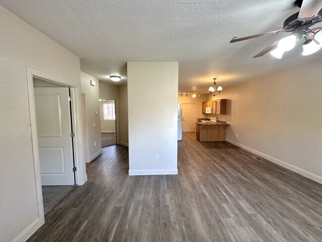 Photo - 700 N Main St Unit H3