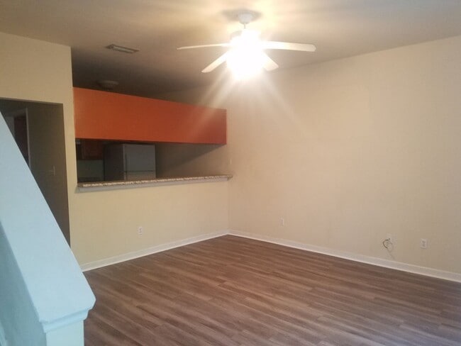 Photo - 3/2 Townhouse off Blairstone Road, Right By Governors Square Mall!