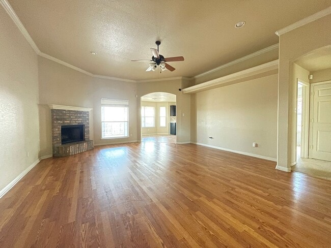 6100 Alexus Dr