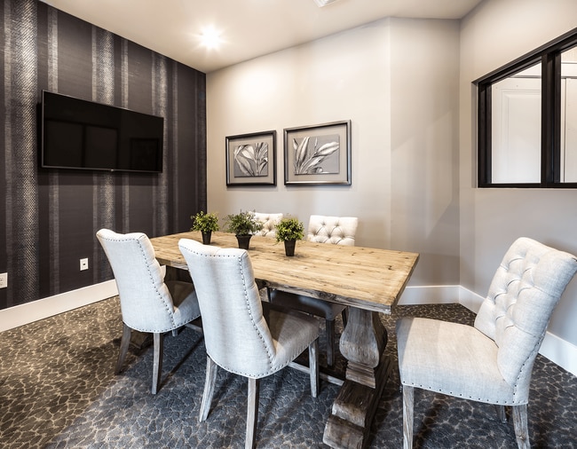 Holly Crest Apartments