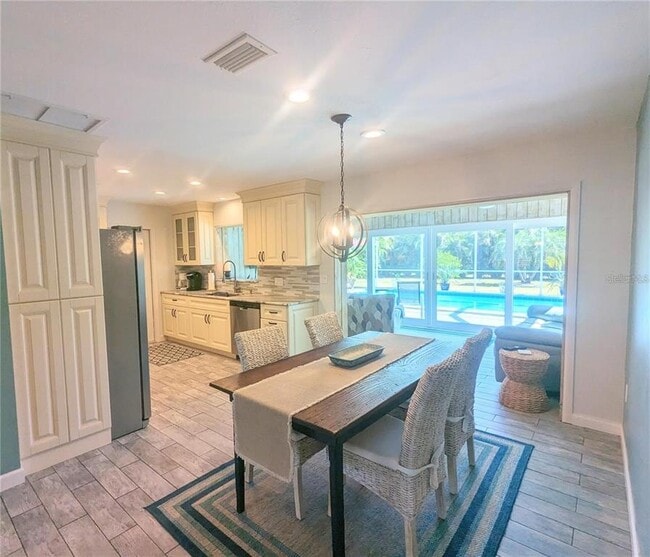 Photo - 3070 Gulf Gate Dr