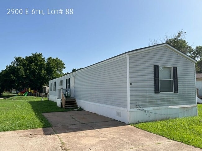 Building Photo - 2900 E 6th Ave