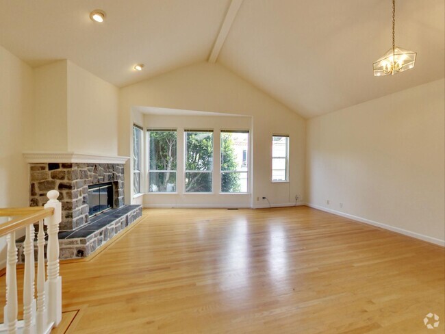 Building Photo - Spacious Single Family Home with Two Priva...