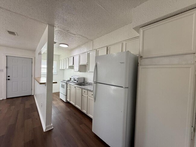 Photo - 5312 Humbert Ave