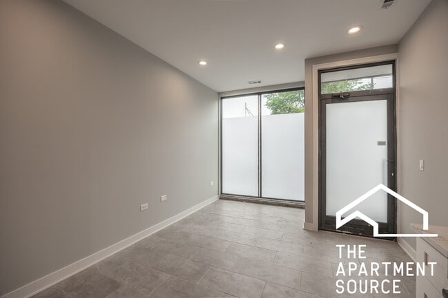 Photo - 5422 W Belmont Ave Unit 1