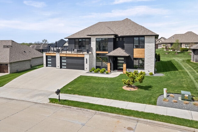5947 Screaming Eagle Ln