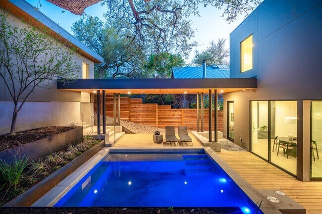 Photo - 1505 Alameda Dr House