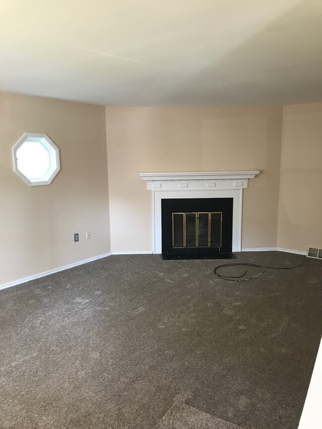 Spacious - 1401 Whitpain Hls
