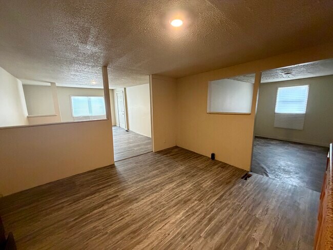 Photo - 601 W Woodbury St