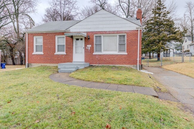 Building Photo - 2 bedroom Brick Single Family Home!