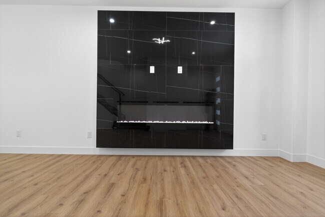 Photo - 8721 77 Ave NW Unit 4