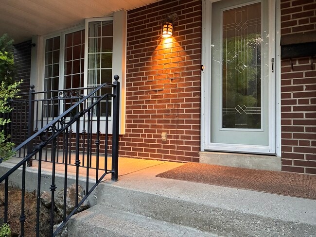 Main Entrance - 25 Farmview Cres