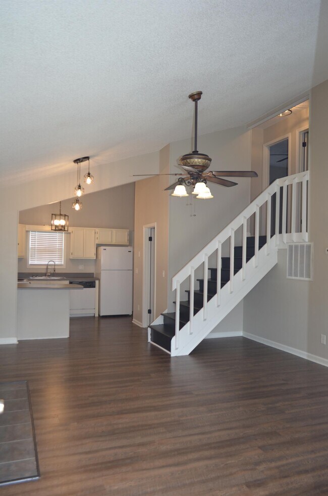 Photo - 145 Viking Dr