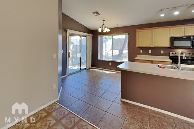 Photo - 2018 E Calle Arroyo Lindo