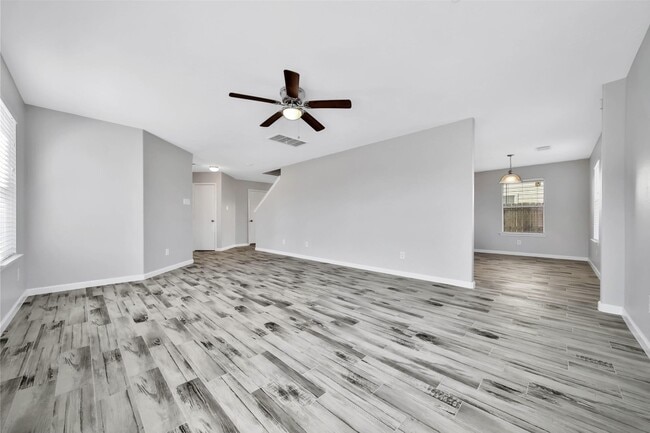 Photo - 6607 Colonial Rose Ln