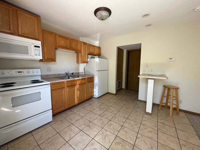 6th St Apartments