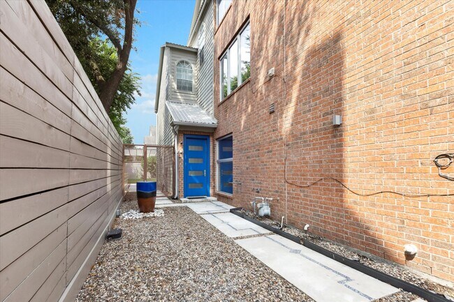 Photo - 1222 Marconi St