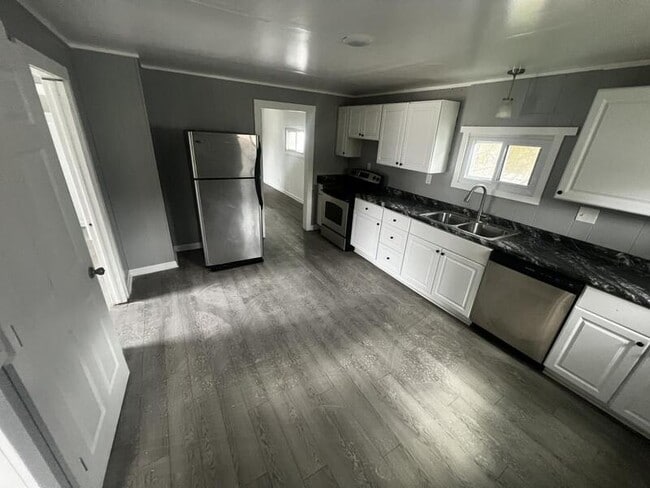 Building Photo - 16 Cummings St