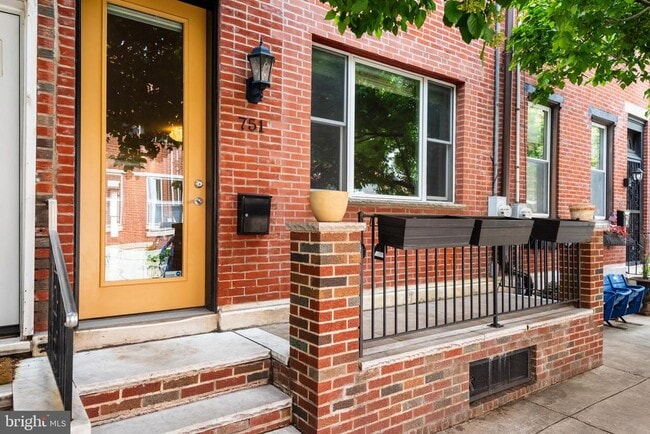 Building Photo - 751 S Marvine St