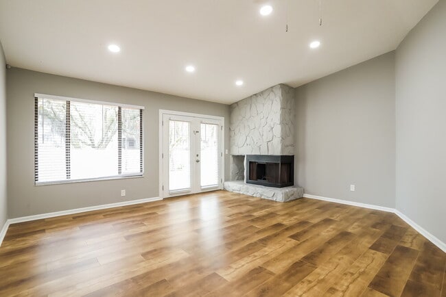 Photo - 1960 Oak Twist Ct