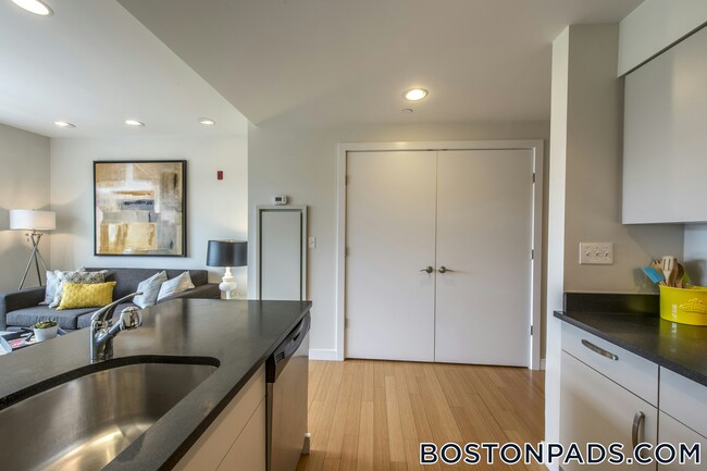 Photo - 601 Albany St Unit 607