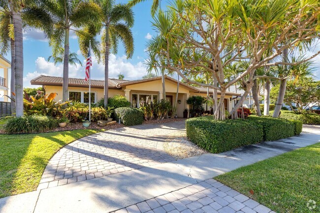 Building Photo - 2650 NE 47th St Rental