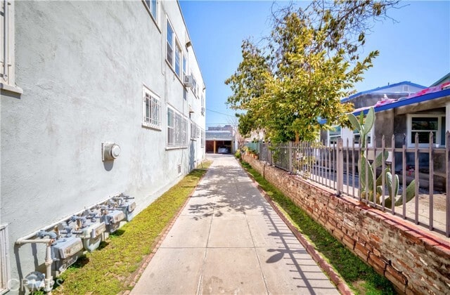 Photo - 1308 S Van Ness Ave