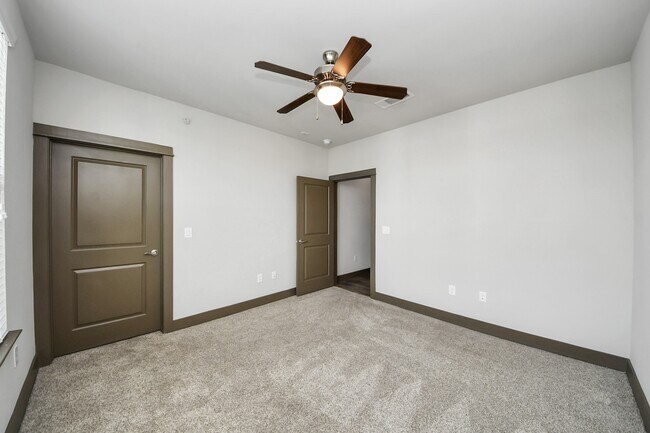 Photo - 5454 State St Unit 1519