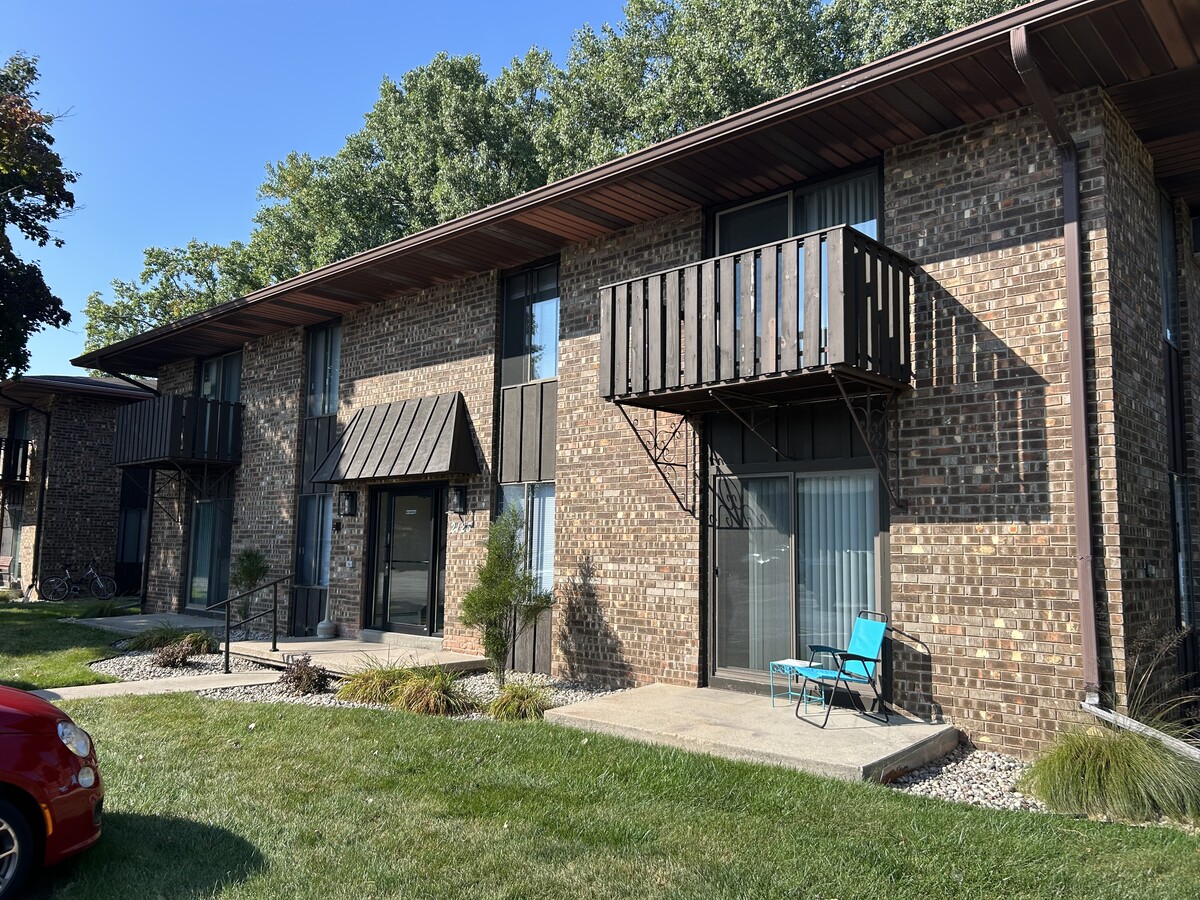 2125 Camelot Court - 2125 Camelot Court