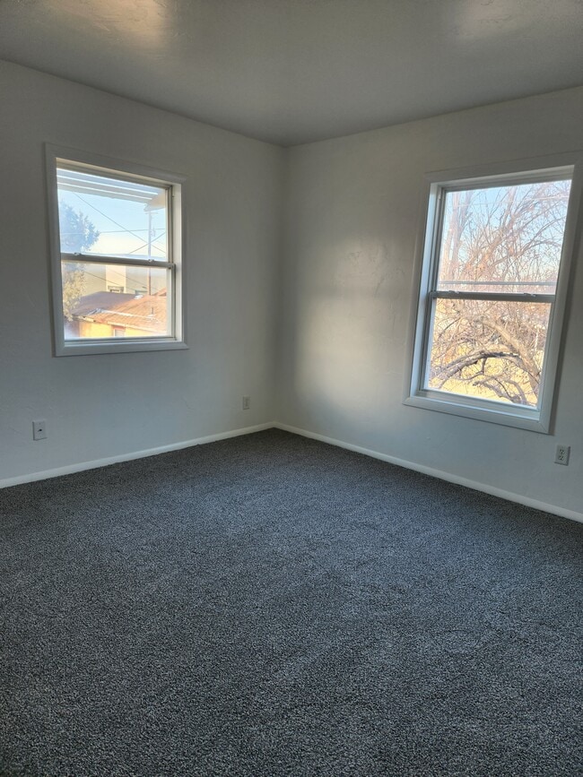 Photo - 132 Elm St N