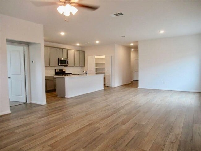 Photo - 1232 Whippletree Trl