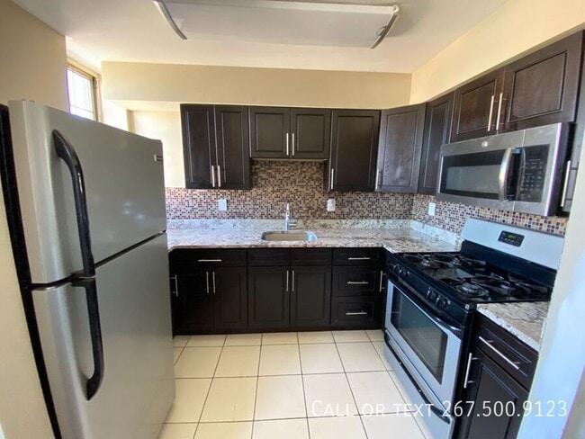 Building Photo - 4722 Chestnut-Unit F Unit F Rental