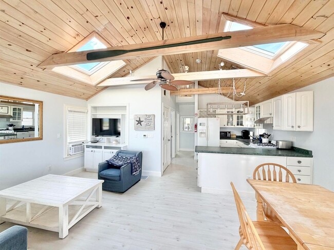 28 Concord Ave Unit 2