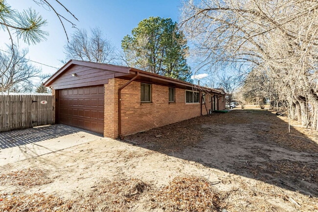 Photo - Great 3 Bed 3 Bath Hilltop Home for rent.